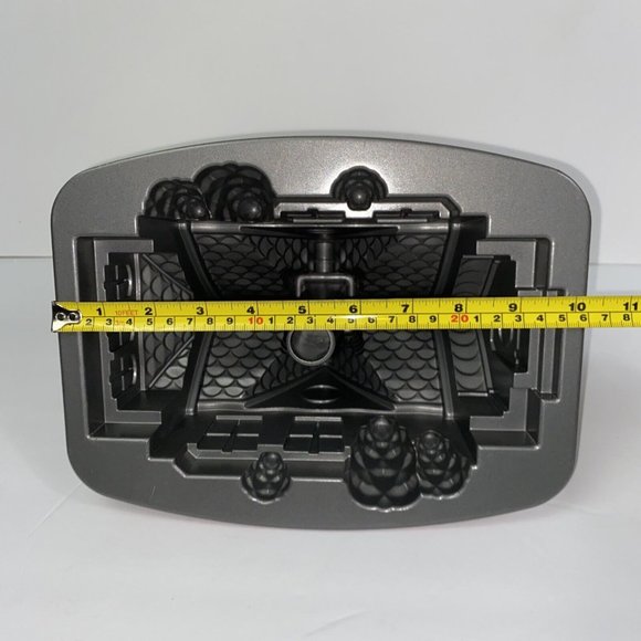 Nordic Ware Holiday Red Cast Aluminum Gingerbread House Bundt Cake Pan - Picture 8 of 8